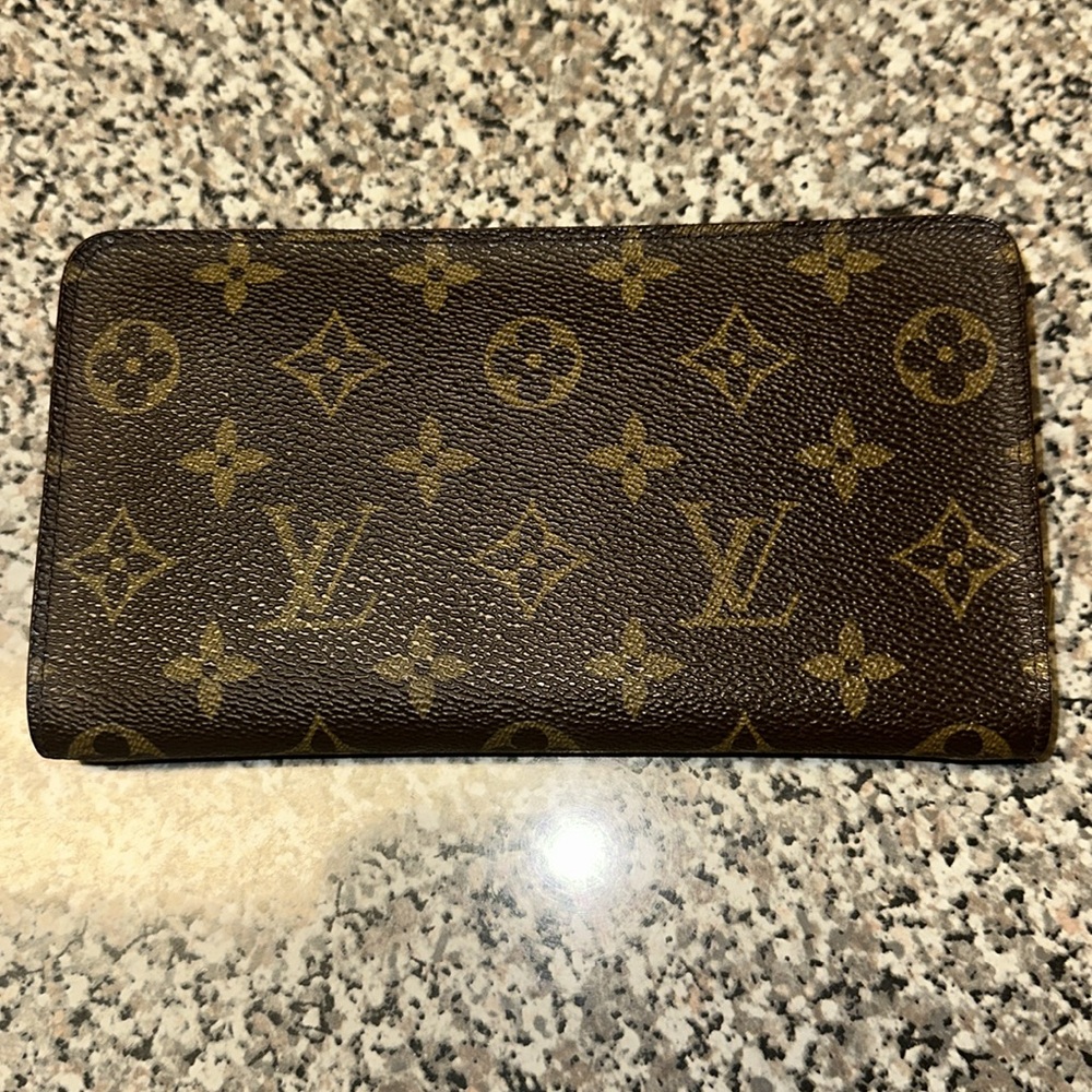 Louis Vuitton Long Zippy Wallet